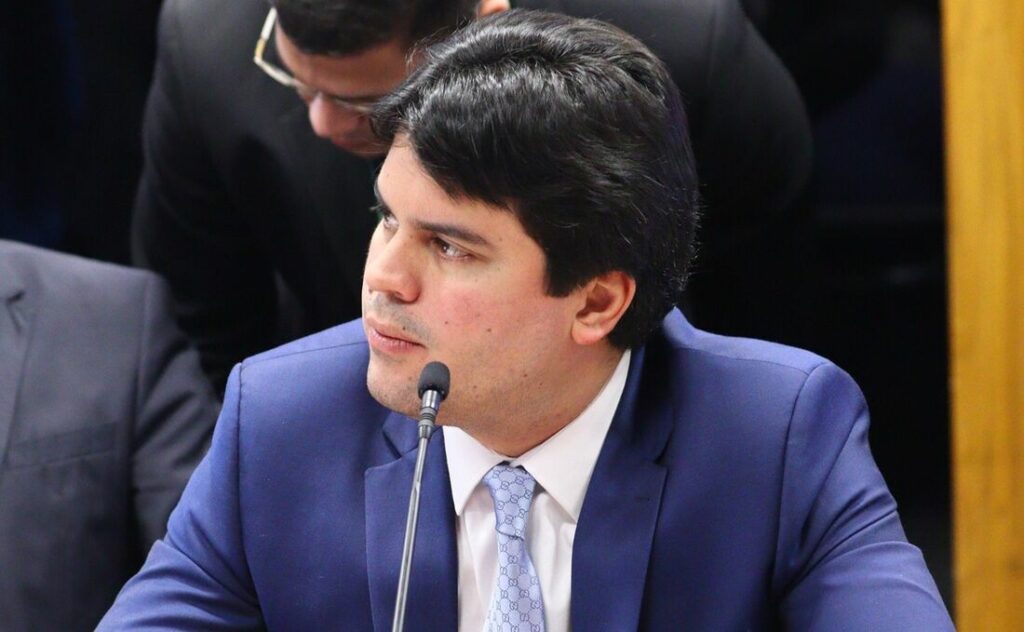 André Fufuca entrega cargos do Governo do Maranhão por não conseguir vaga na chapa de Orleans para o Senado